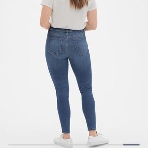 Gap True Skinny Jeans, Size 26, short length